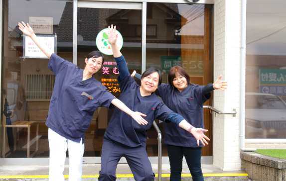 笑い合う看護師達